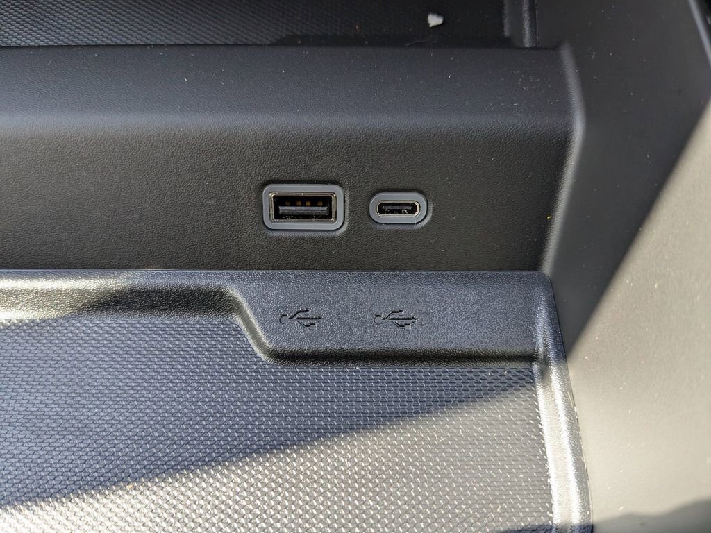 New 2025 Chevrolet Suburban Premier image 27