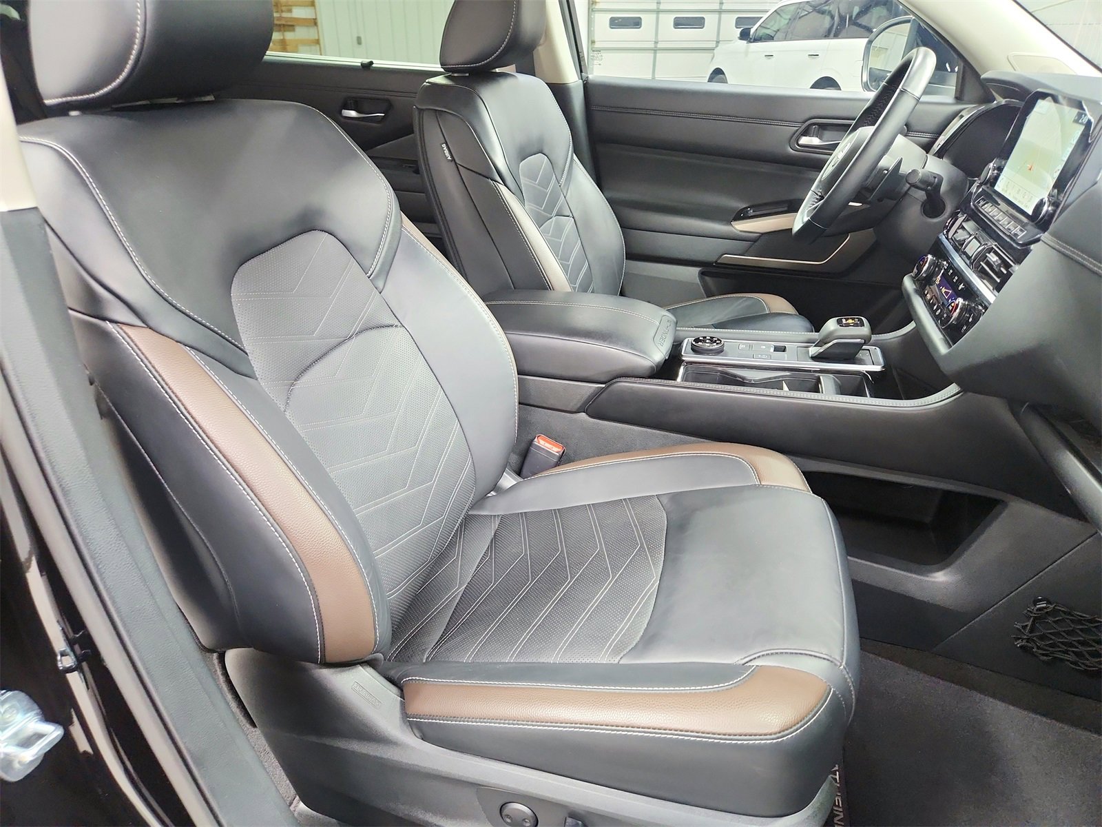 Used 2024 Nissan Pathfinder Platinum w/ Lighting Package (N93) image 41