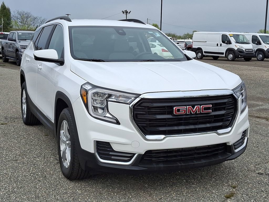 Used 2023 GMC Terrain SLE w/ Driver Convenience Package image 2