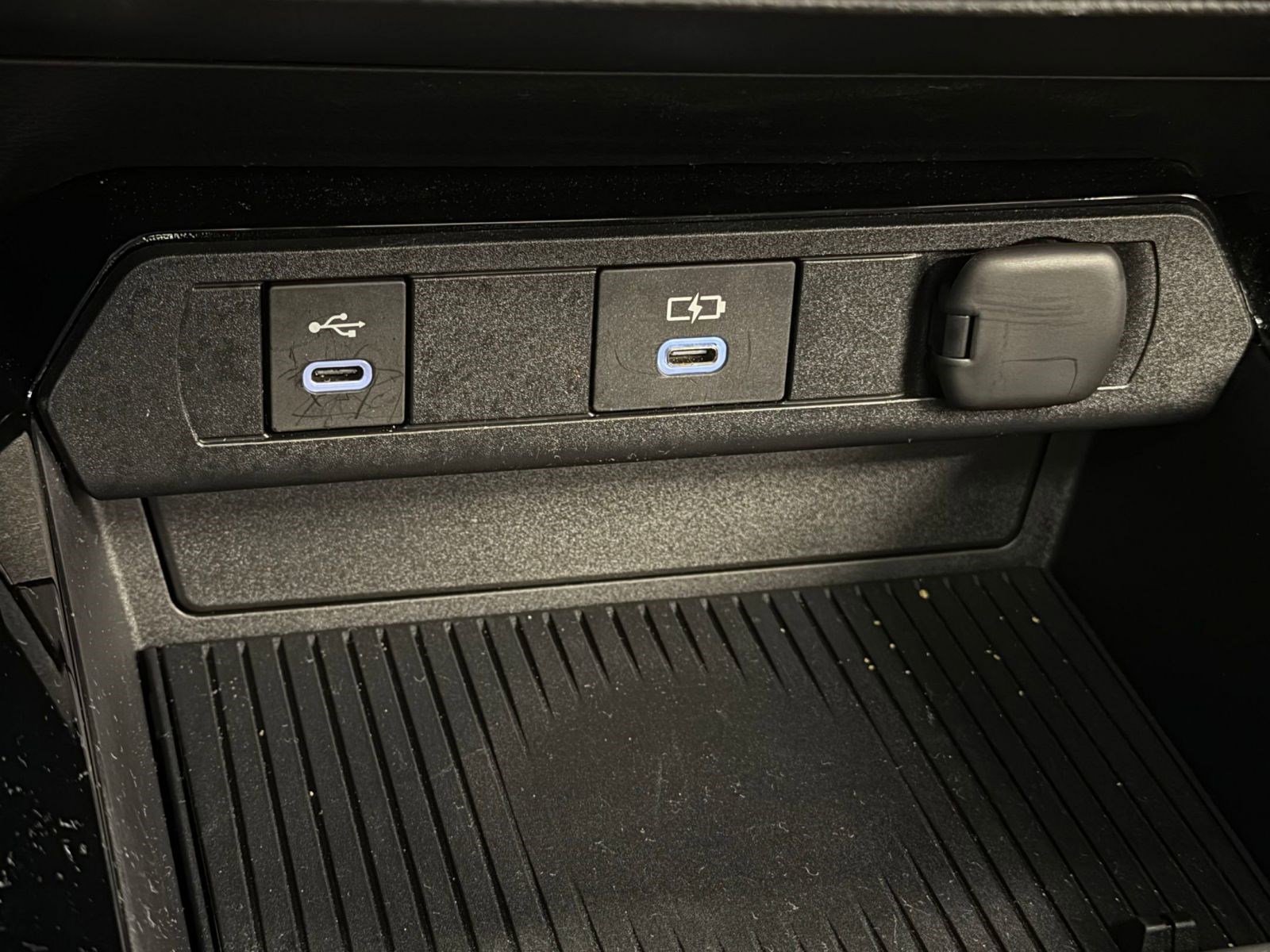 Used 2025 Toyota Prius Plug-In Hybrid w/ Limited Premium Package image 31