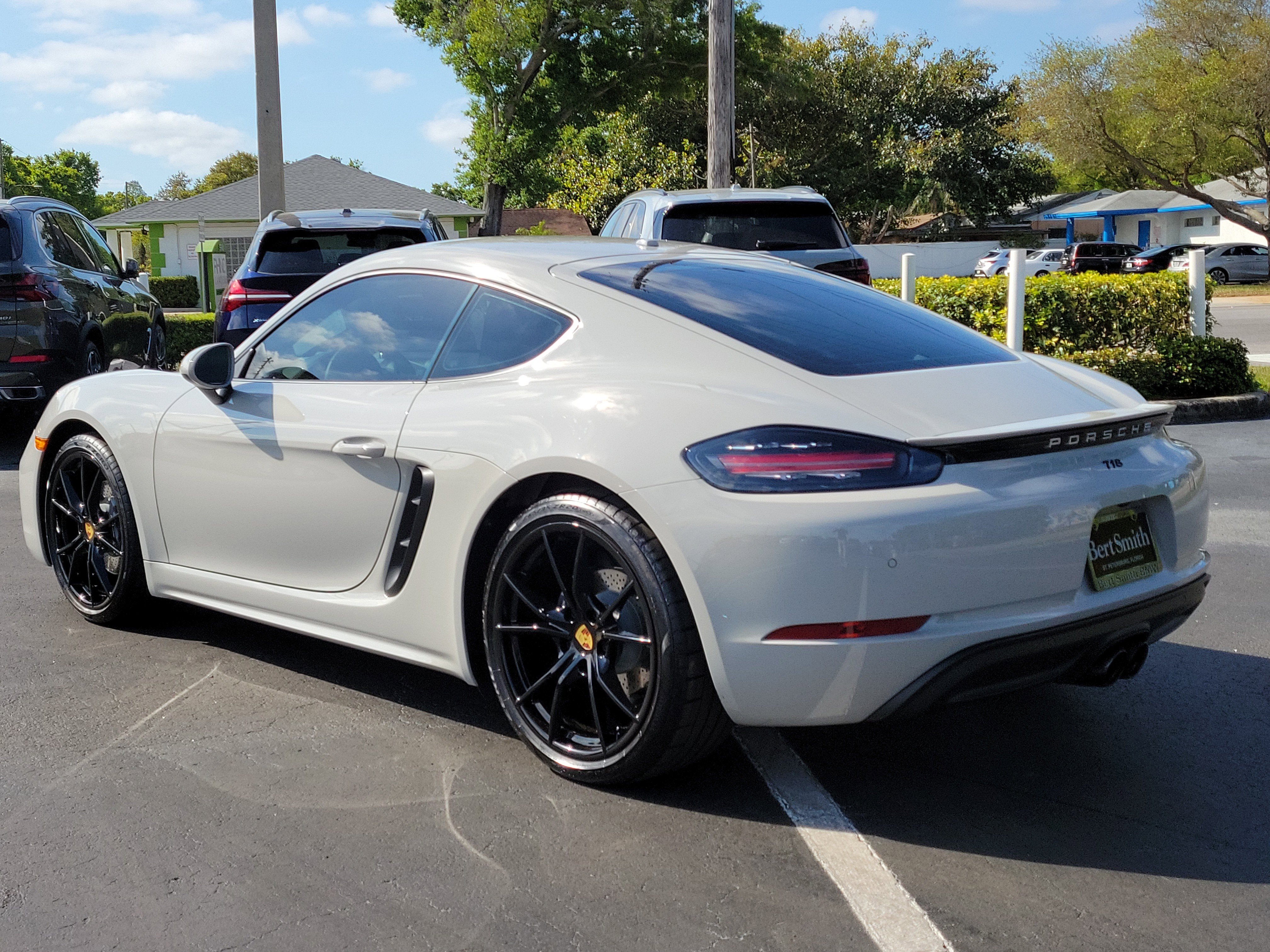 Used 2025 Porsche 718 Cayman RWD image 4