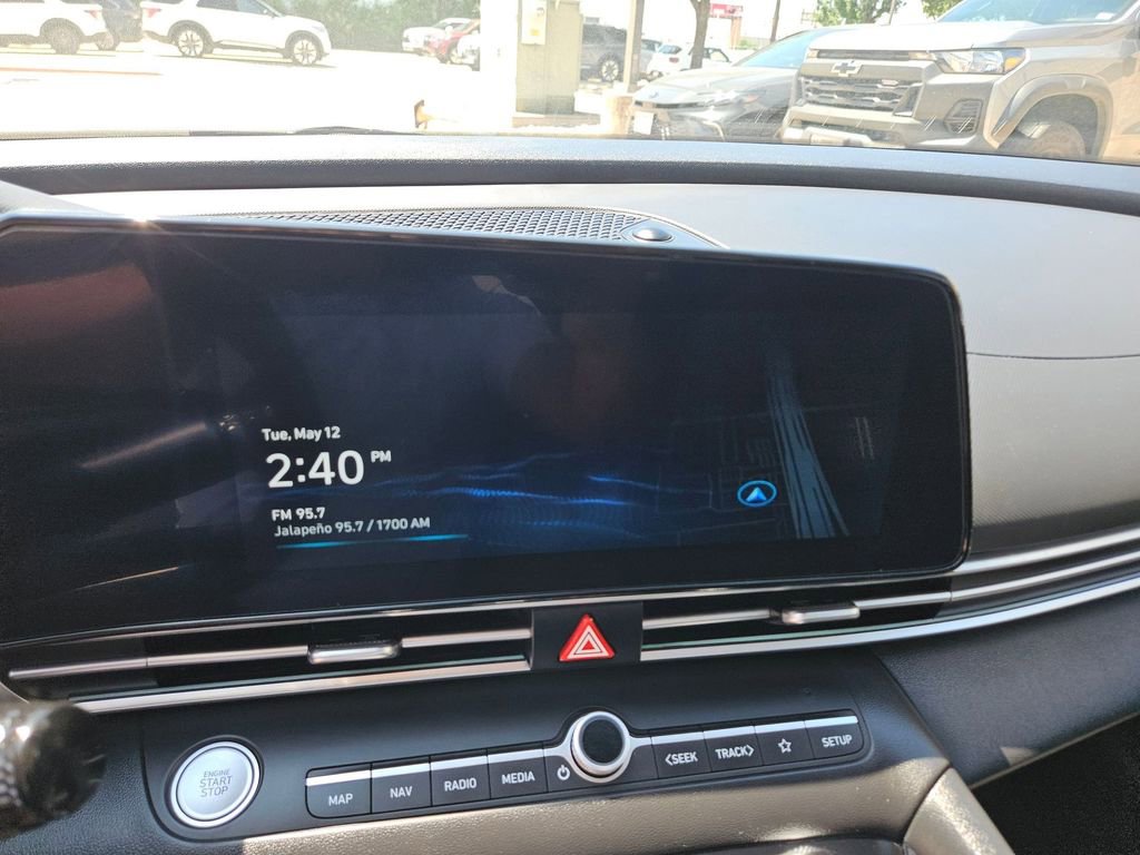 Used 2025 Hyundai Elantra SEL FWD image 21