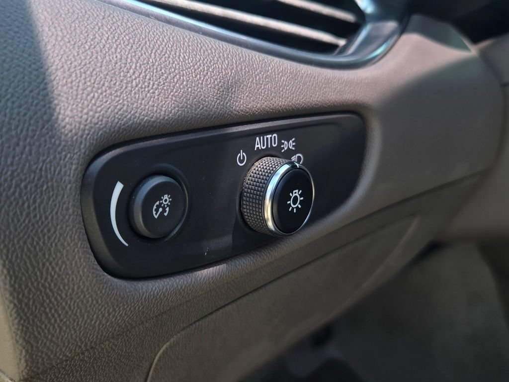 Used 2017 Chevrolet Malibu LT FWD image 11