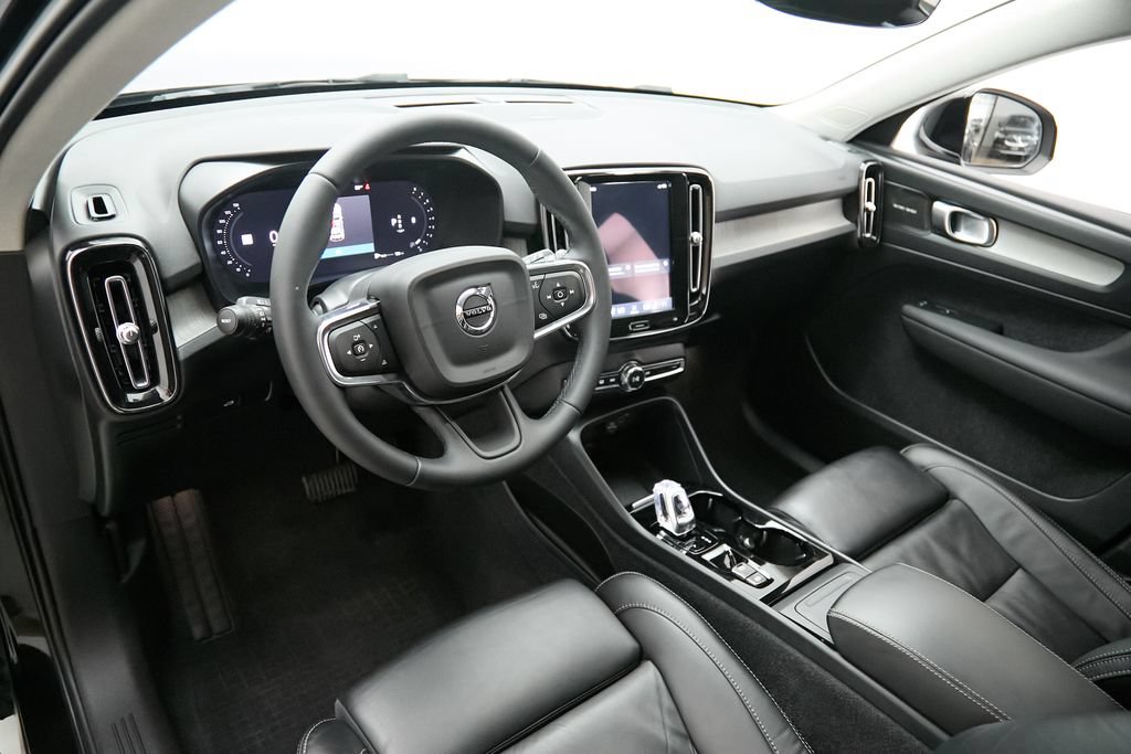 Certified 2023 Volvo XC40 B5 Plus w/ Driver Assist Package AWD/4WD image 12