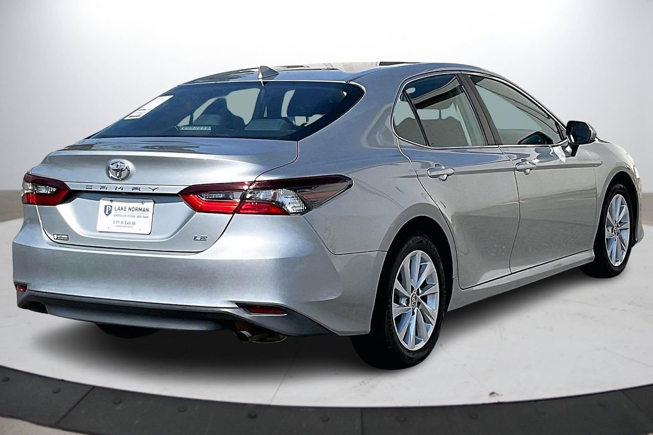 Used 2021 Toyota Camry LE image 9