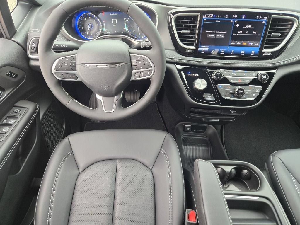 New 2027 Chrysler Pacifica Select FWD image 2