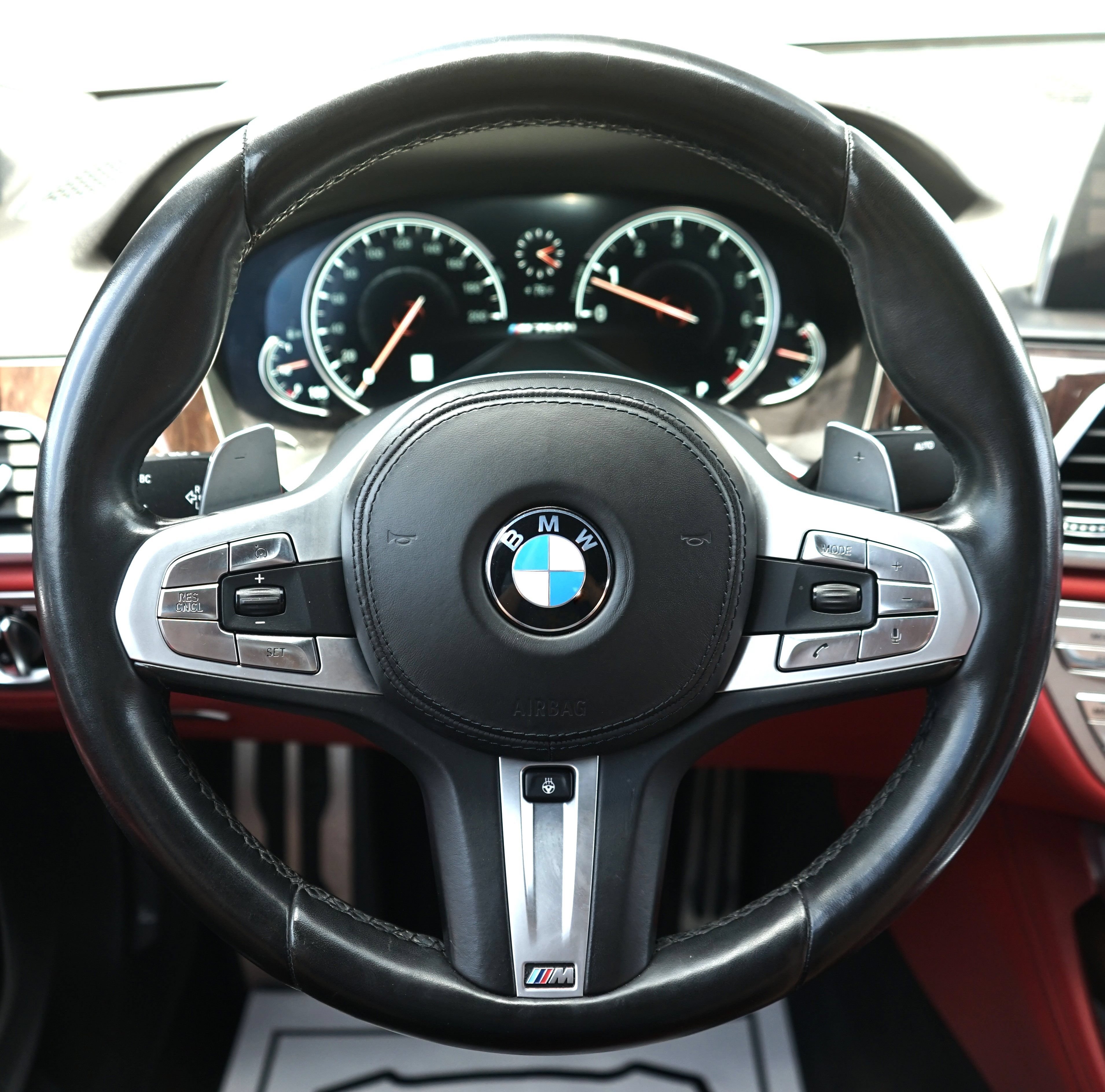 Used 2018 BMW M760i xDrive AWD/4WD image 25