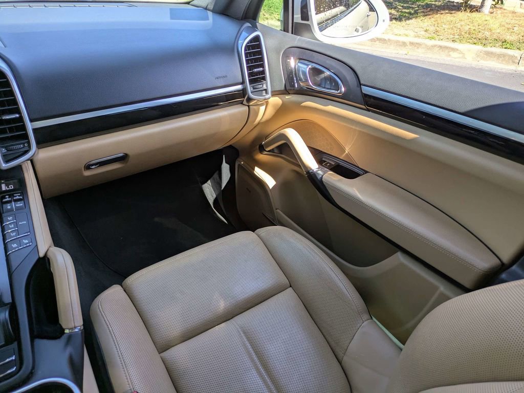 Used 2018 Porsche Cayenne image 19