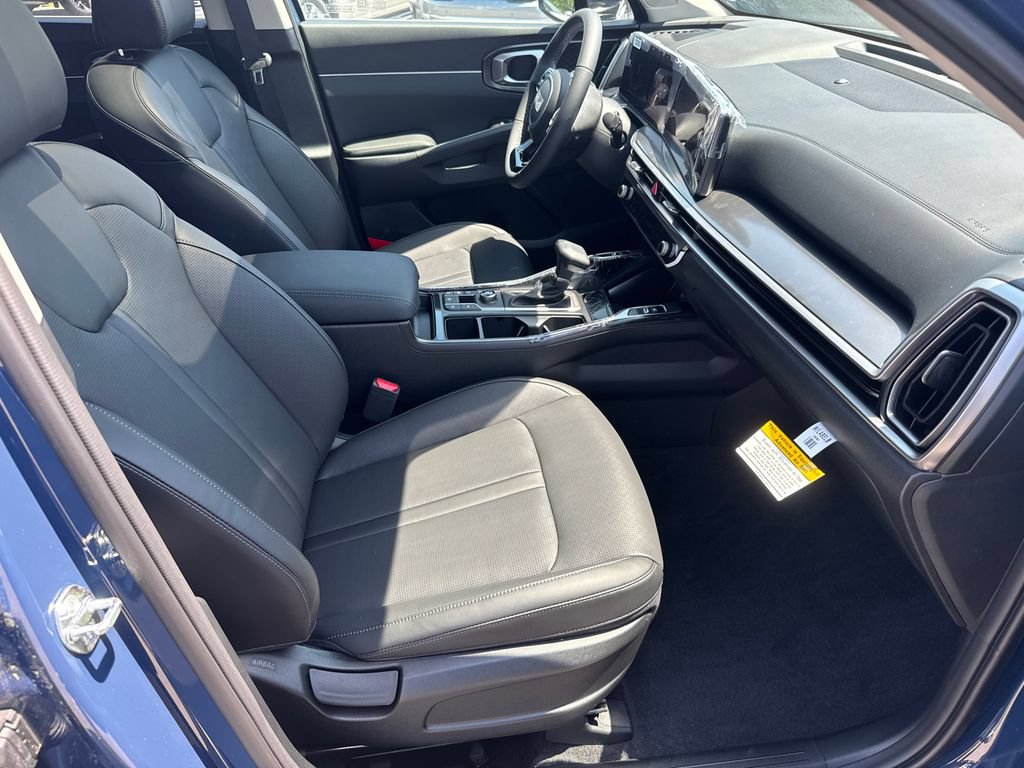 Certified 2025 Kia Sorento S w/ Panoramic Sunroof Package FWD image 13