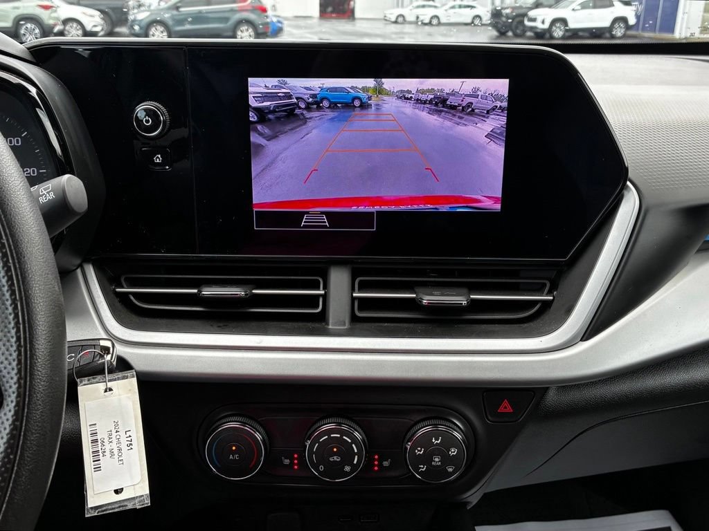 Used 2024 Chevrolet Trax LS w/ LS Convenience Package FWD image 17