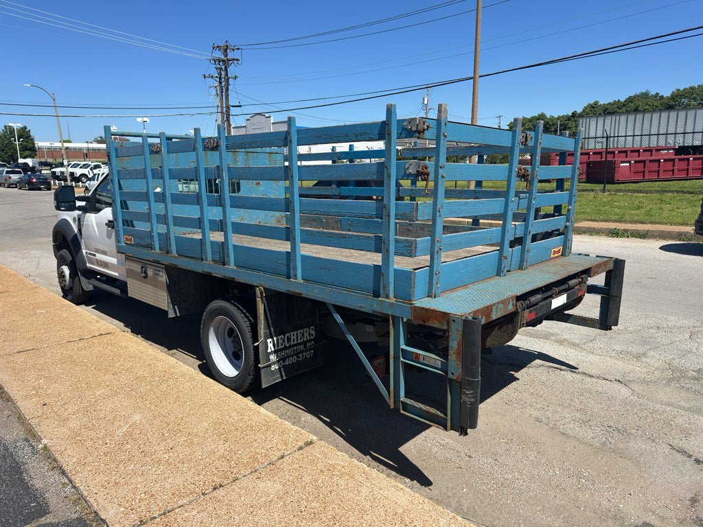 Used 2019 Ford F550 2WD Regular Cab Super Duty image 2