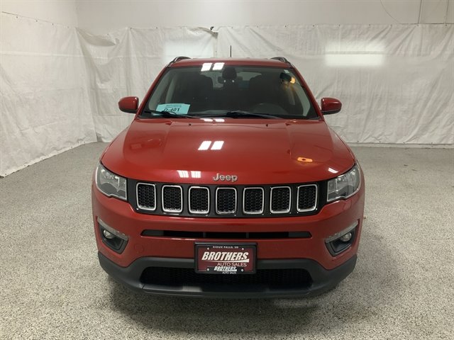 Used 2017 Jeep Compass Latitude image 3