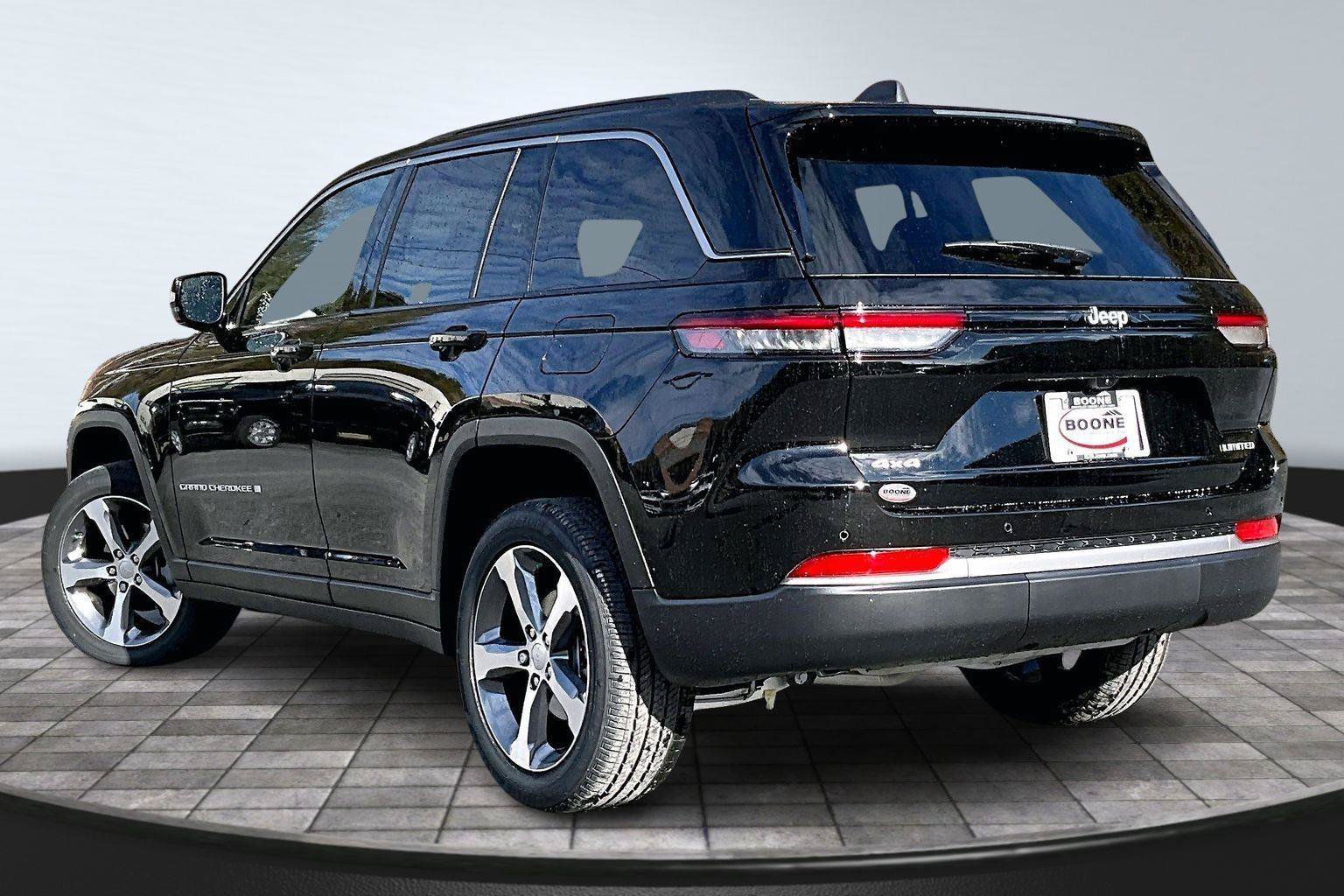 New 2026 Jeep Grand Cherokee Limited w/ Trailer Tow Package AWD/4WD image 3