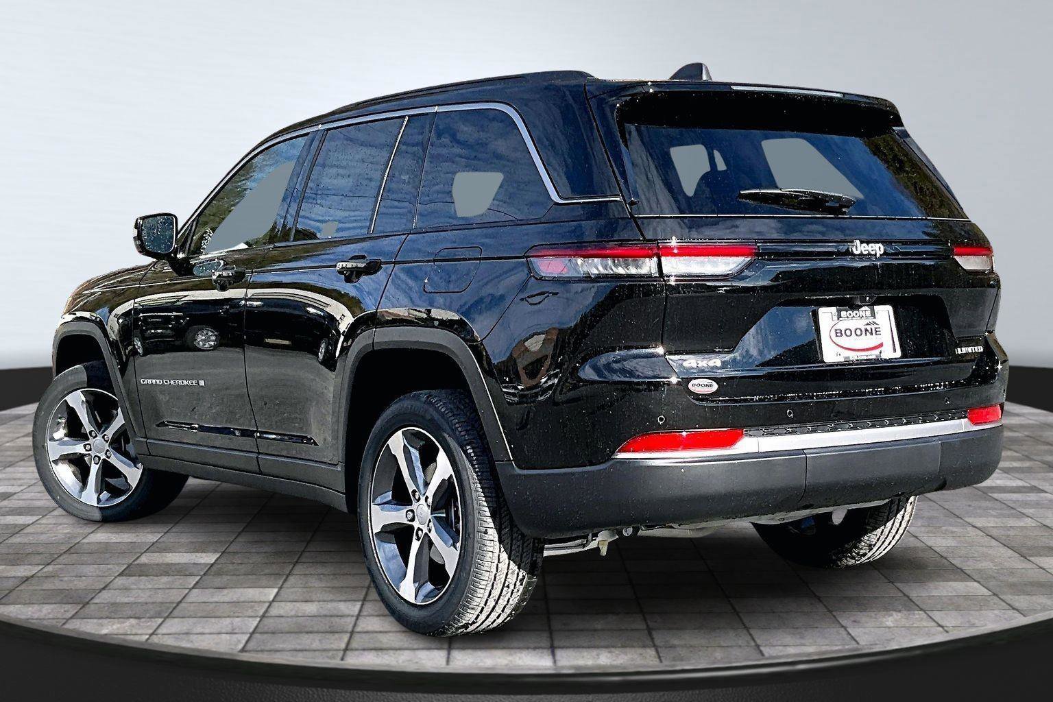 New 2026 Jeep Grand Cherokee Limited w/ Trailer Tow Package AWD/4WD image 3