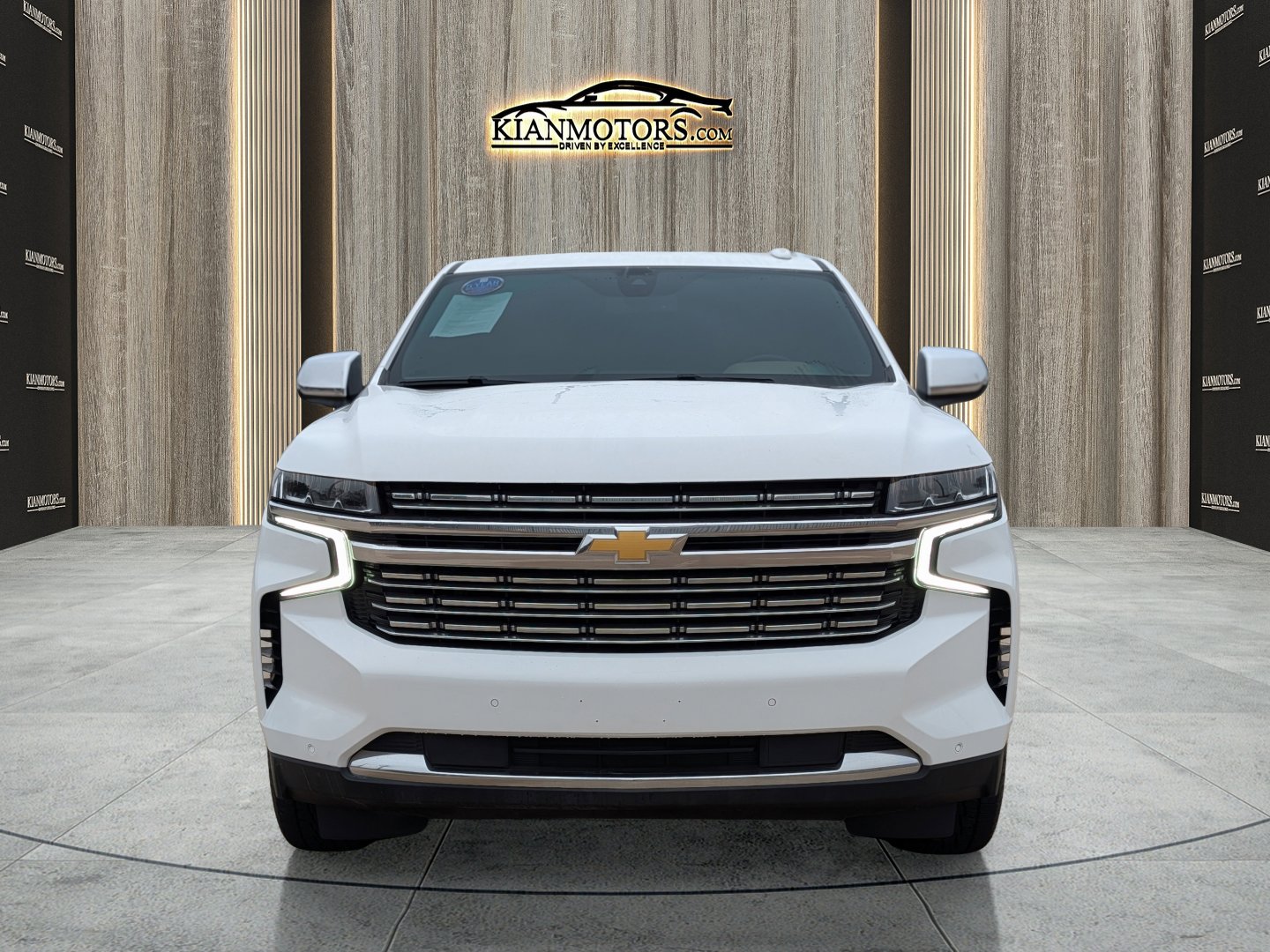 Used 2022 Chevrolet Suburban Premier w/ Max Trailering Package AWD/4WD image 4