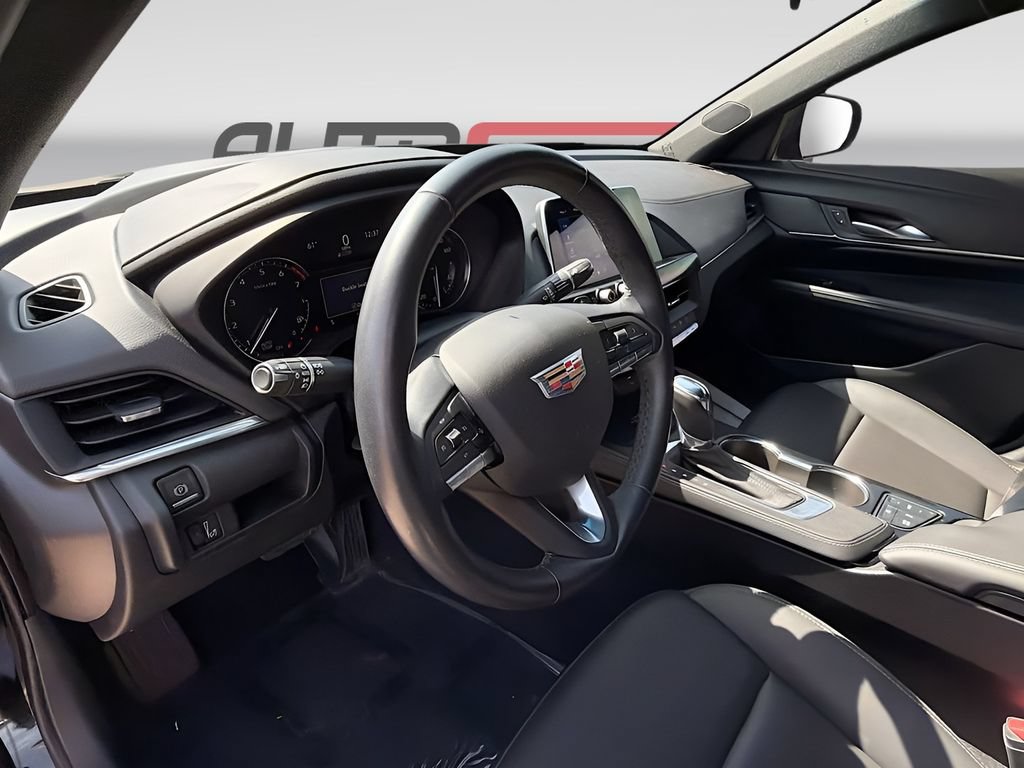 Used 2025 Cadillac CT4 Luxury RWD image 11