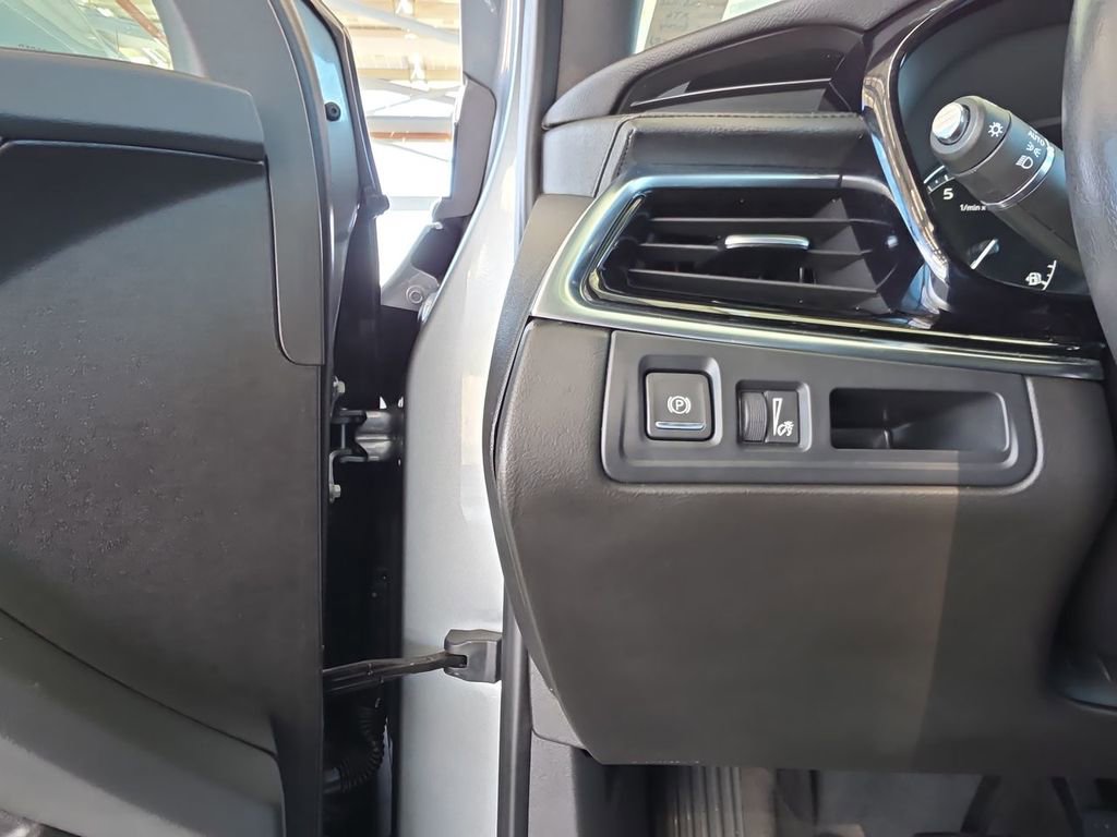 Certified 2024 Cadillac XT6 Premium Luxury w/ LPO, Floor Liner Package AWD/4WD image 18