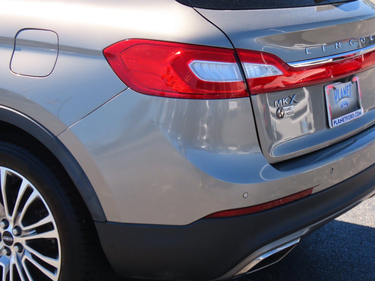 Used 2016 Lincoln MKX Reserve w/ Climate Package image 16