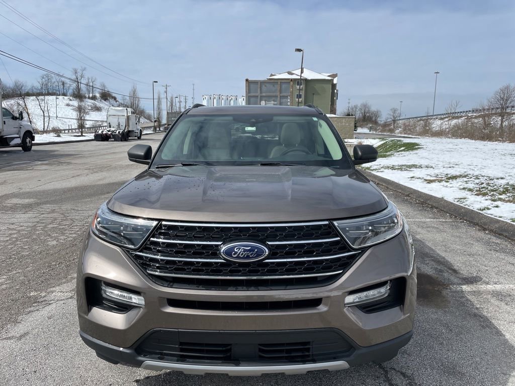 Used 2021 Ford Explorer XLT w/ Equipment Group 202A image 2