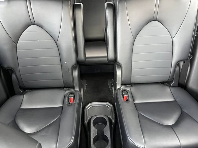 Used 2025 Toyota Highlander XLE FWD image 12