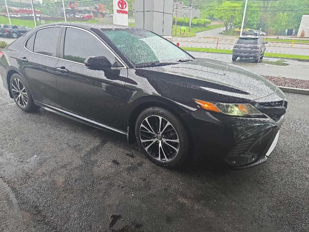 Used 2019 Toyota Camry SE FWD image 3