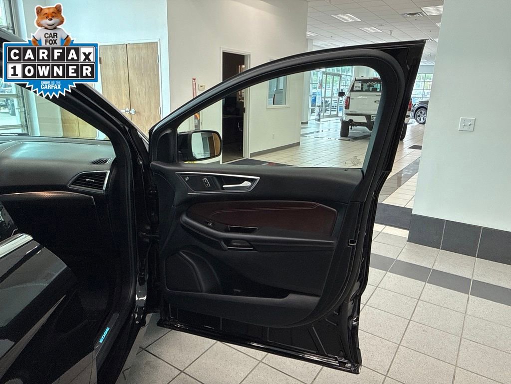 Used 2020 Ford Edge Titanium w/ Equipment Group 301A AWD/4WD image 15
