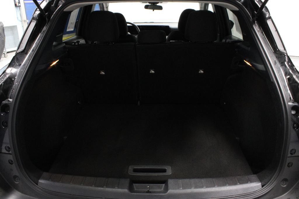 Used 2025 Nissan Kicks SV FWD image 18