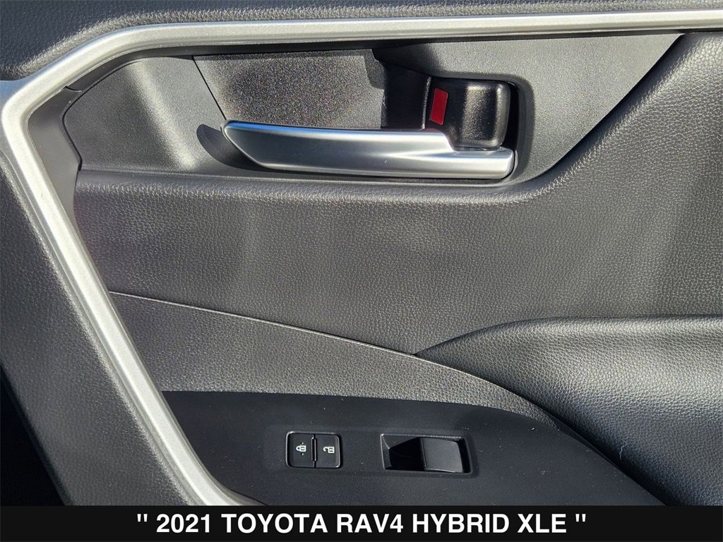 Used 2021 Toyota RAV4 XLE w/ Convenience Package image 30