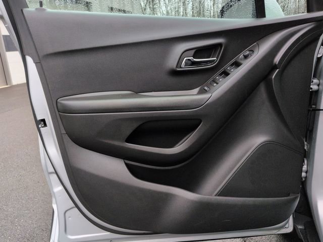 Used 2022 Chevrolet Trax LT w/ LT Convenience Package image 21