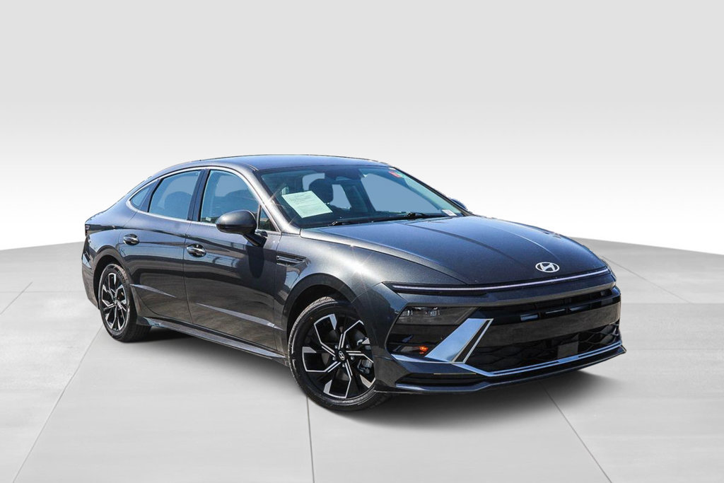 Used 2024 Hyundai Sonata SEL FWD image 2