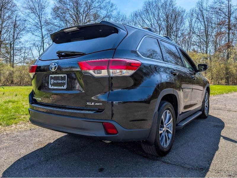 Used 2019 Toyota Highlander XLE AWD/4WD image 5
