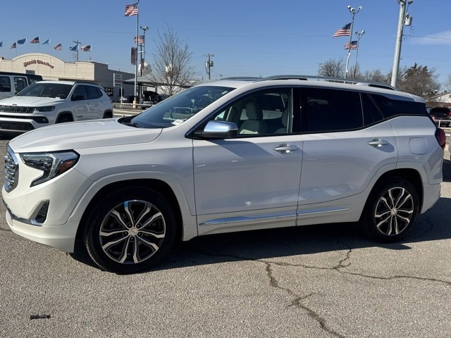 Used 2020 GMC Terrain Denali w/ Denali Premium Package image 3
