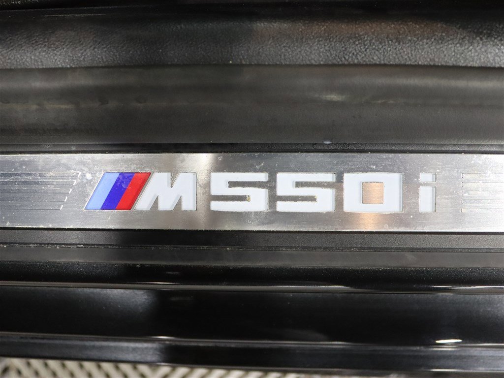 Used 2020 BMW M550i xDrive w/ Executive Package image 40