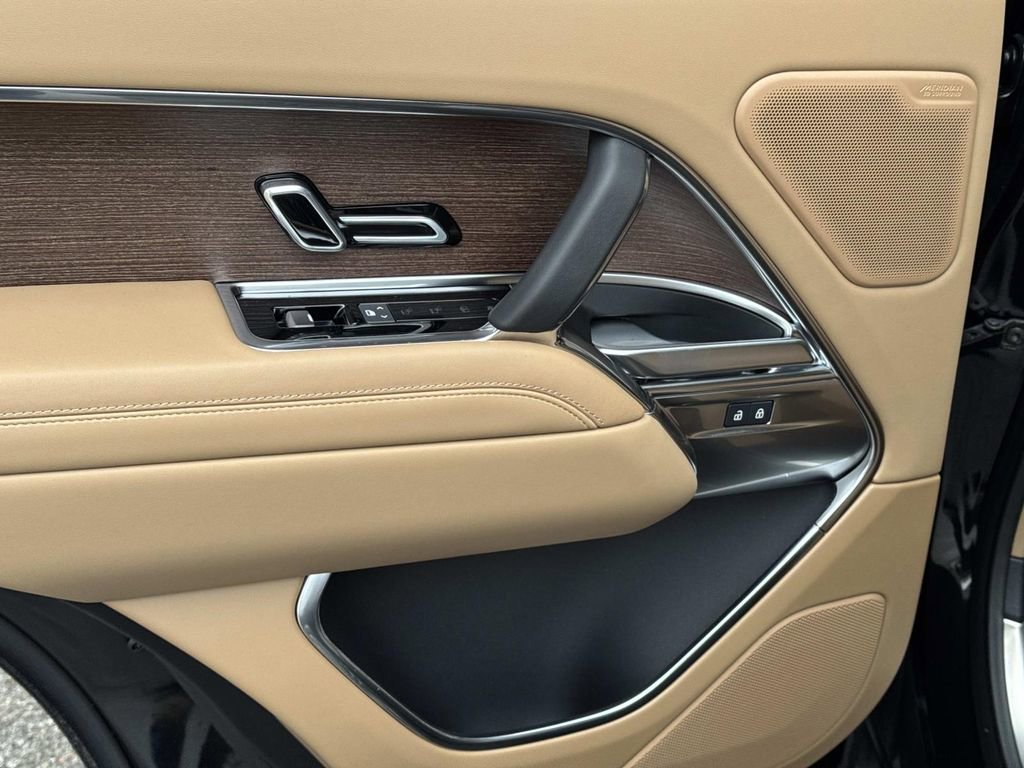 New 2026 Land Rover Range Rover SE image 11