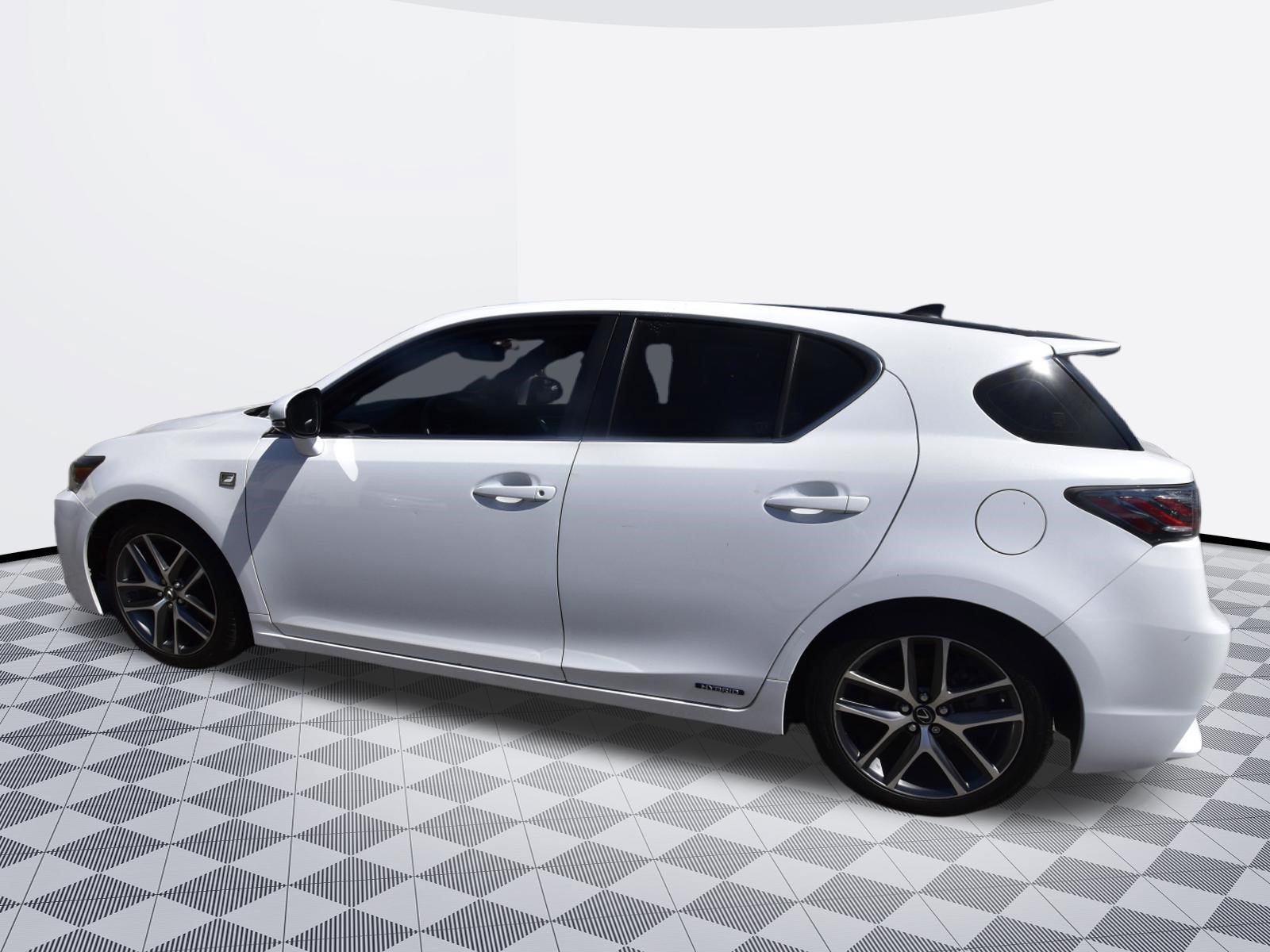 Used 2015 Lexus CT 200h w/ F Sport w/Nuluxe Interior FWD image 3