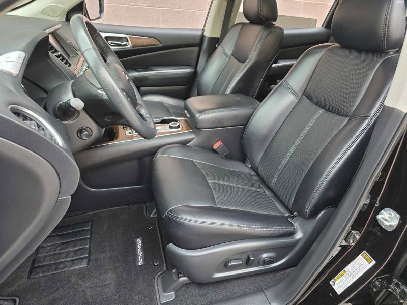 Used 2020 Nissan Pathfinder Platinum image 8