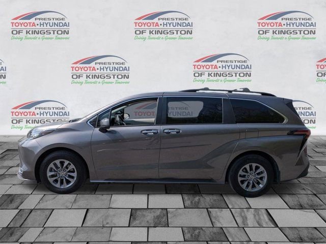 Used 2022 Toyota Sienna XLE AWD/4WD image 7