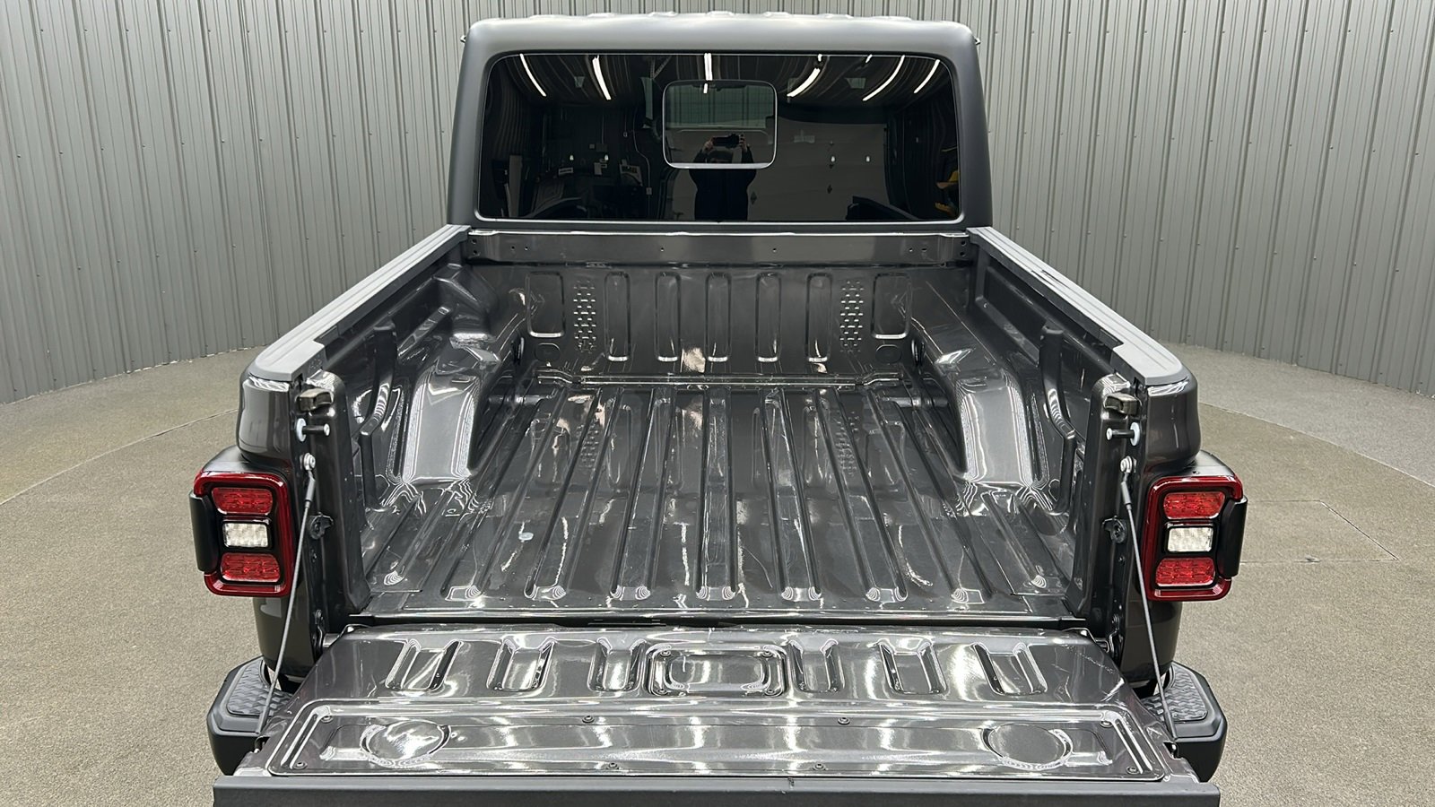 Used 2024 Jeep Gladiator Willys image 13