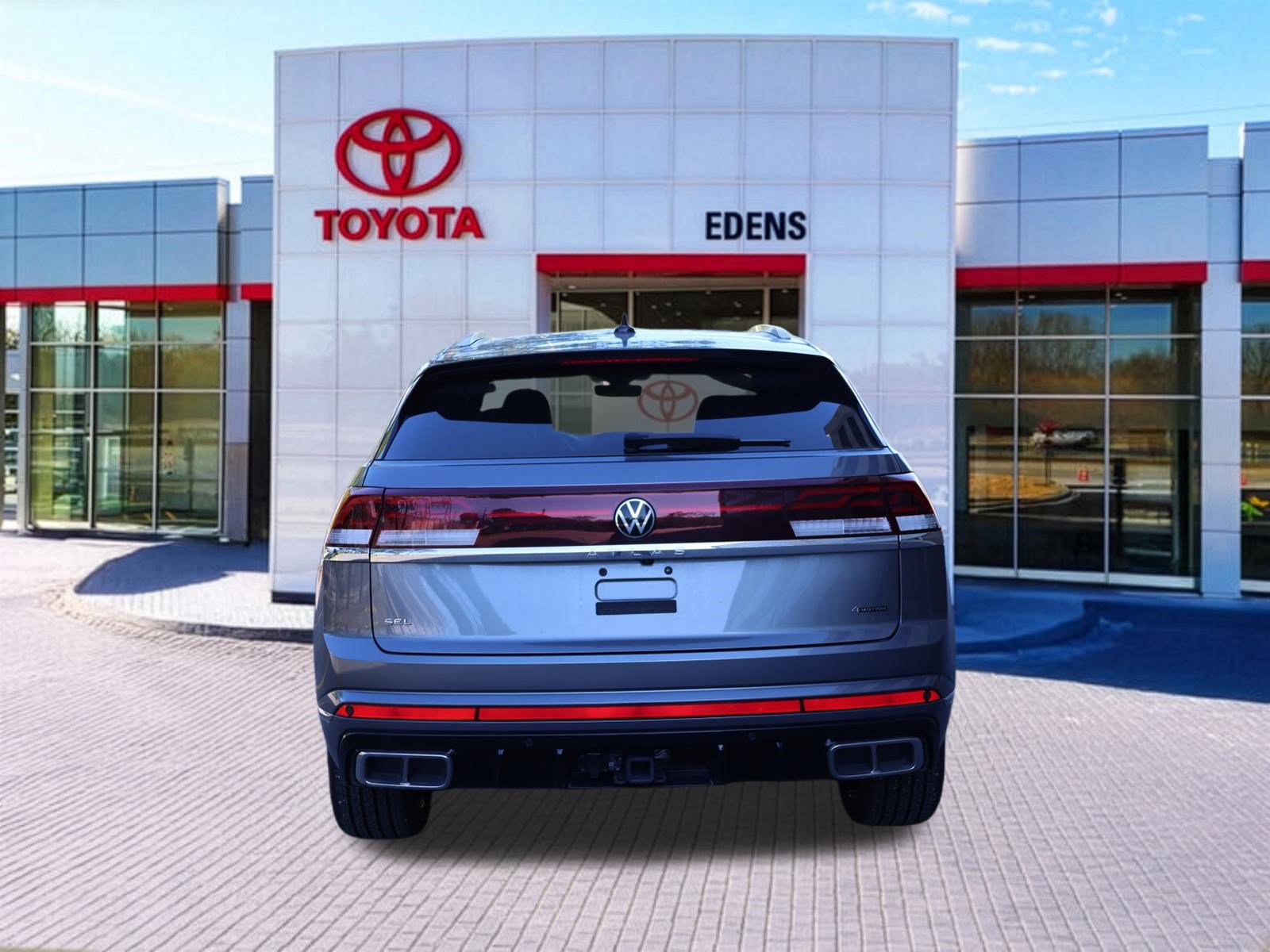 Used 2025 Volkswagen Atlas Cross Sport SEL Premium R-Line AWD/4WD image 4