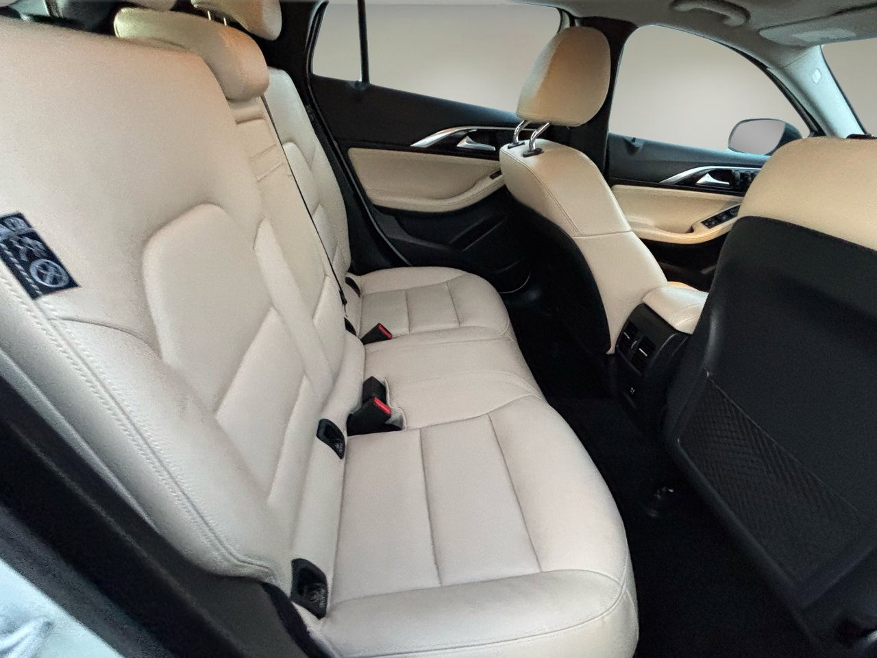 Used 2018 INFINITI QX30 Premium w/ Navigation Package image 16