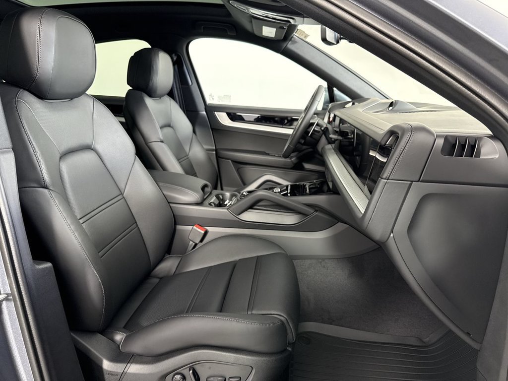 New 2026 Porsche Cayenne Coupe AWD/4WD image 23