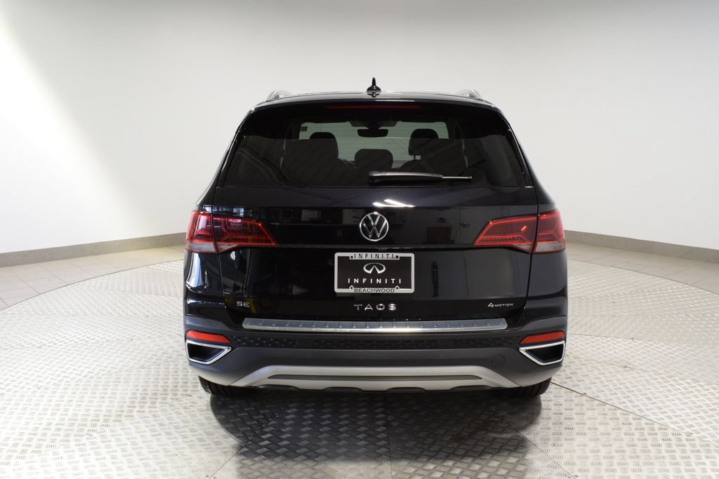 Used 2023 Volkswagen Taos SE w/ Panoramic Sunroof Package AWD/4WD image 9