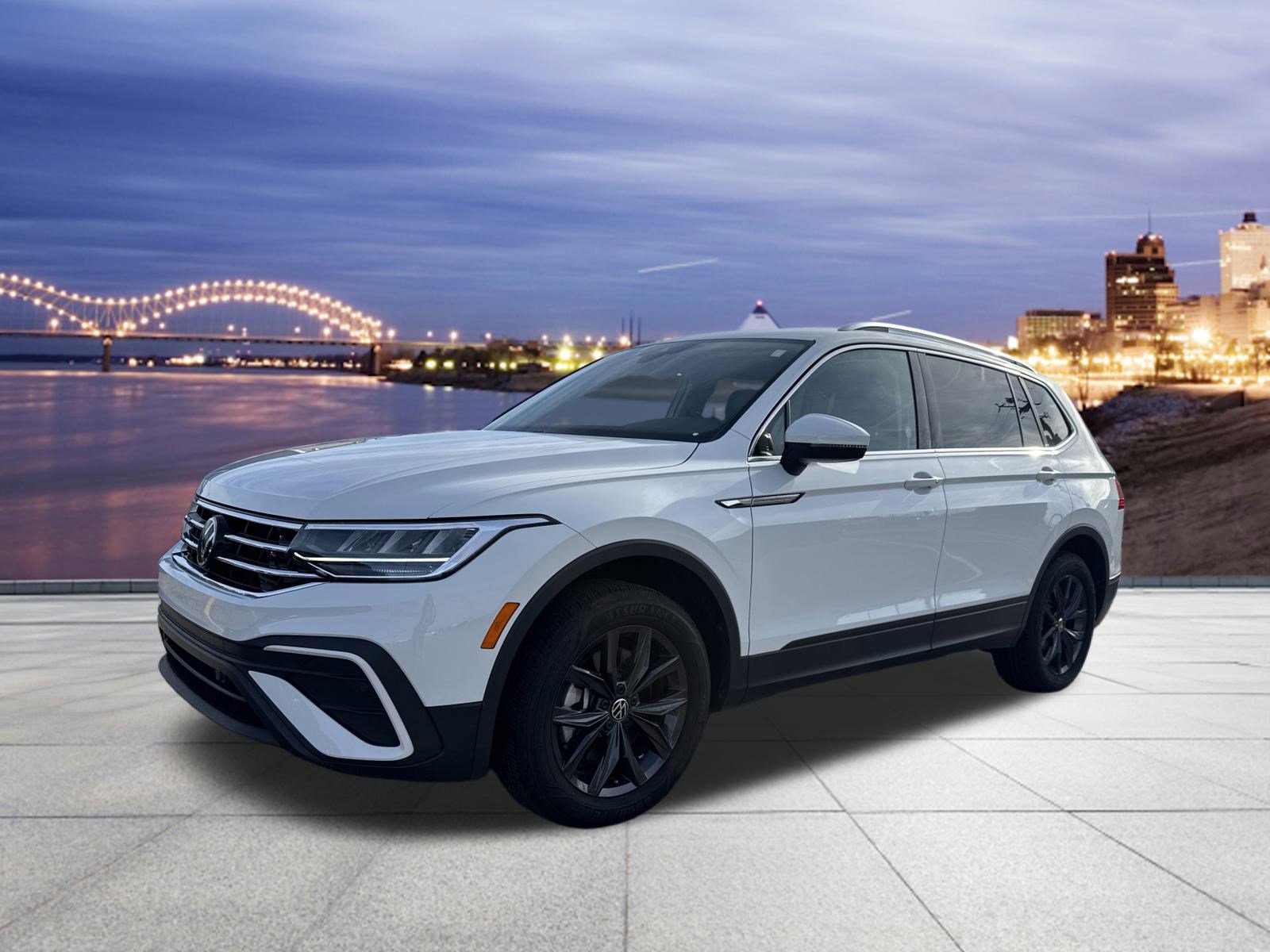 Used 2024 Volkswagen Tiguan SE image 1