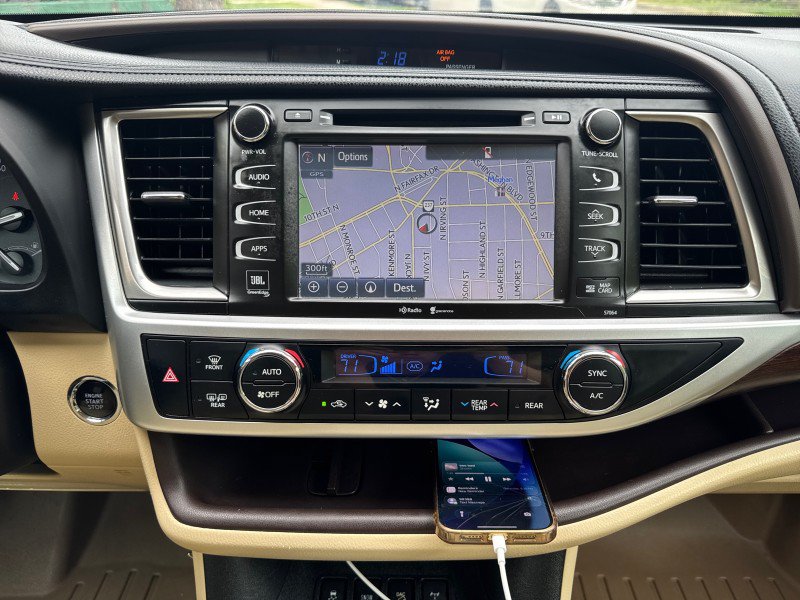 Used 2015 Toyota Highlander Limited Platinum AWD/4WD image 22