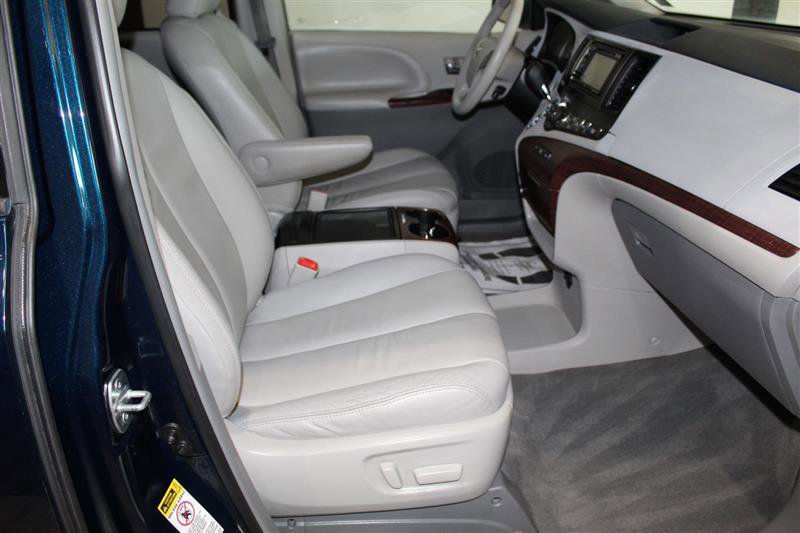 Used 2012 Toyota Sienna XLE FWD image 18