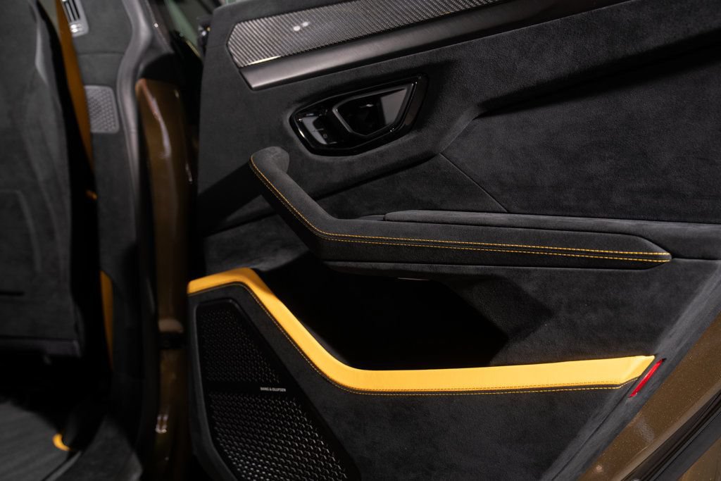 Used 2024 Lamborghini Urus Performante AWD/4WD image 30