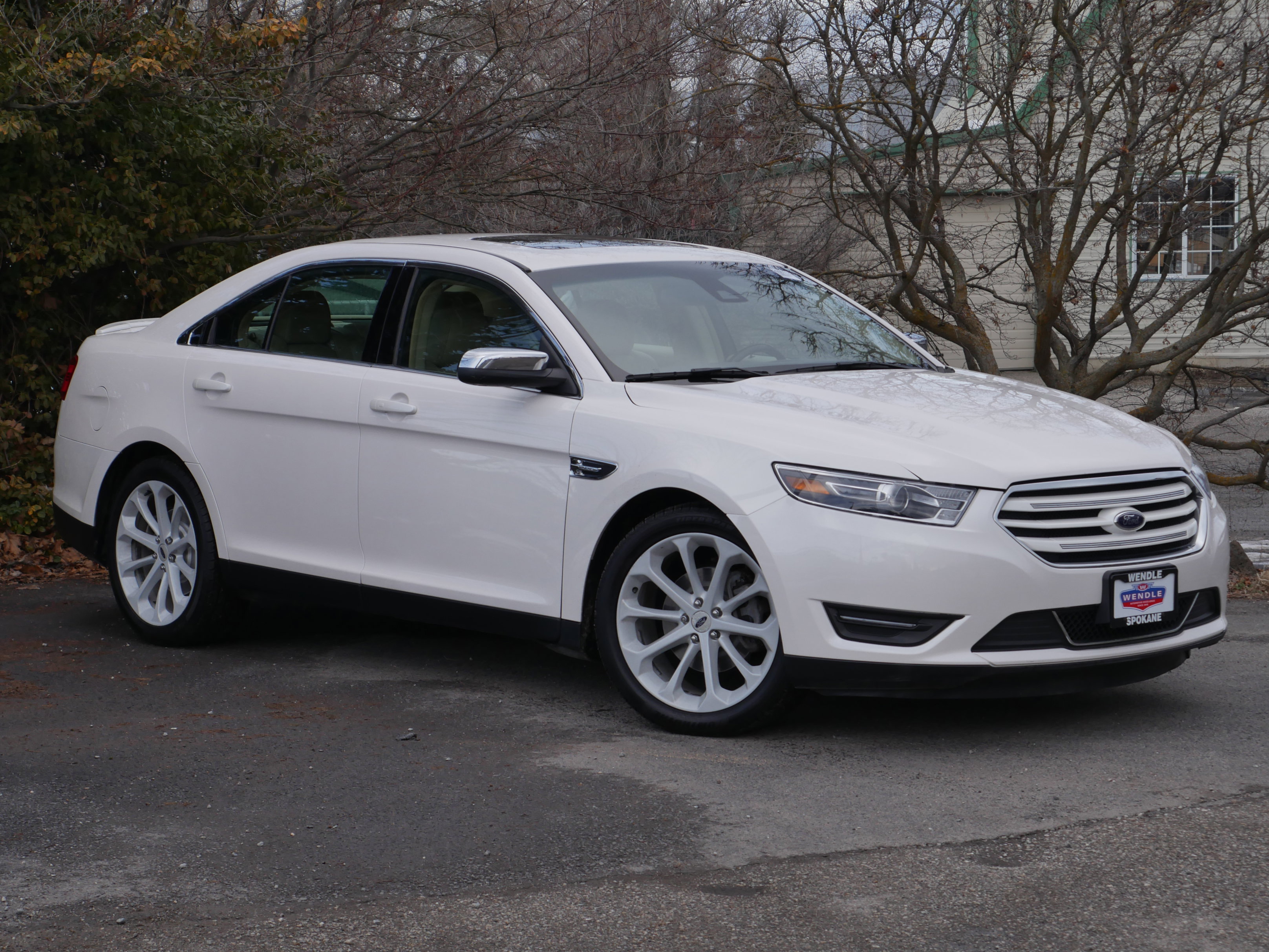 Used 2017 Ford Taurus Limited image 32