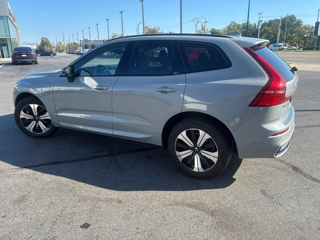 Used 2025 Volvo XC60 T8 Plus w/ Protection Package Premier AWD/4WD image 8