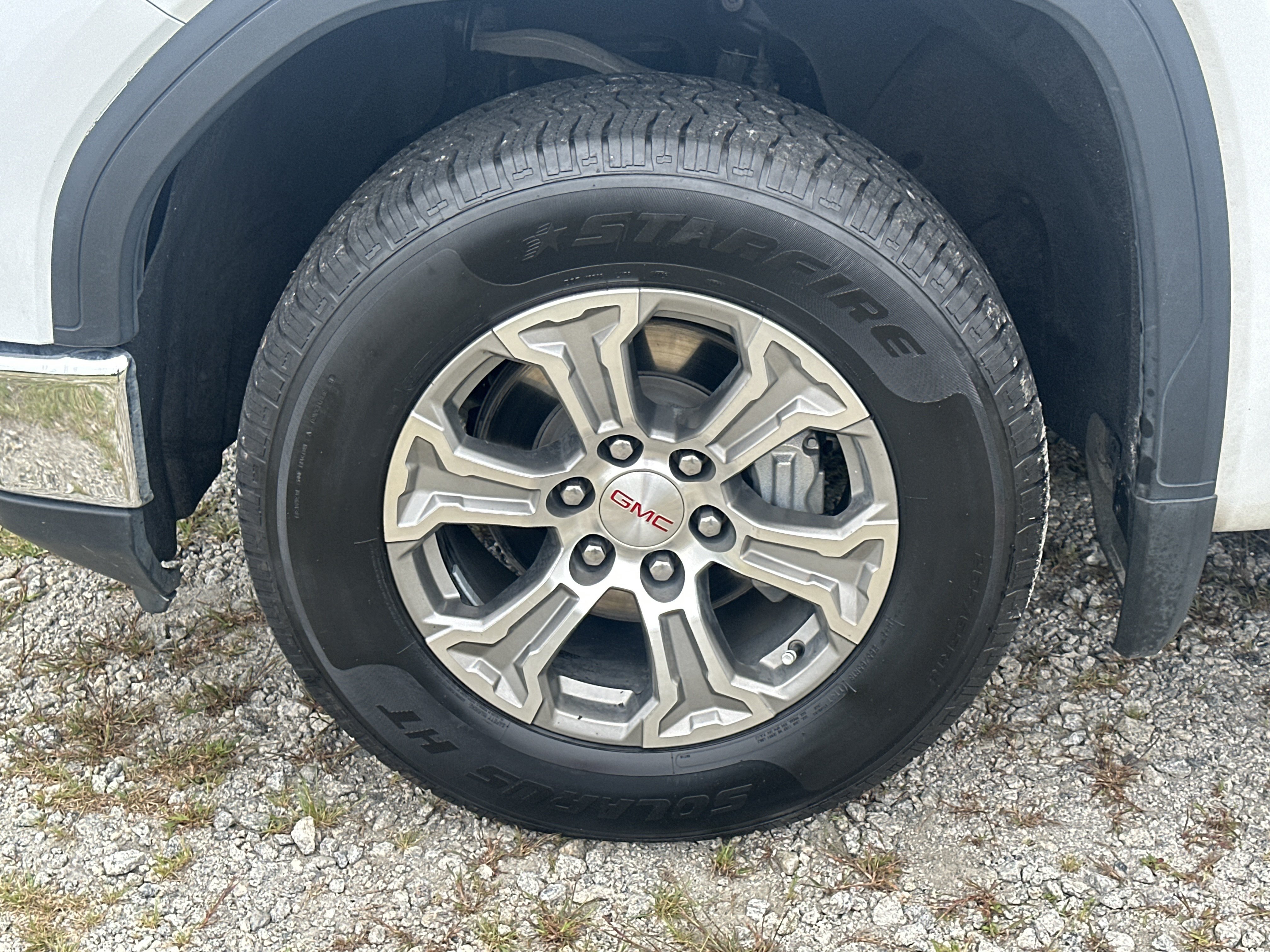 Used 2025 GMC Sierra 1500 SLT AWD/4WD image 11
