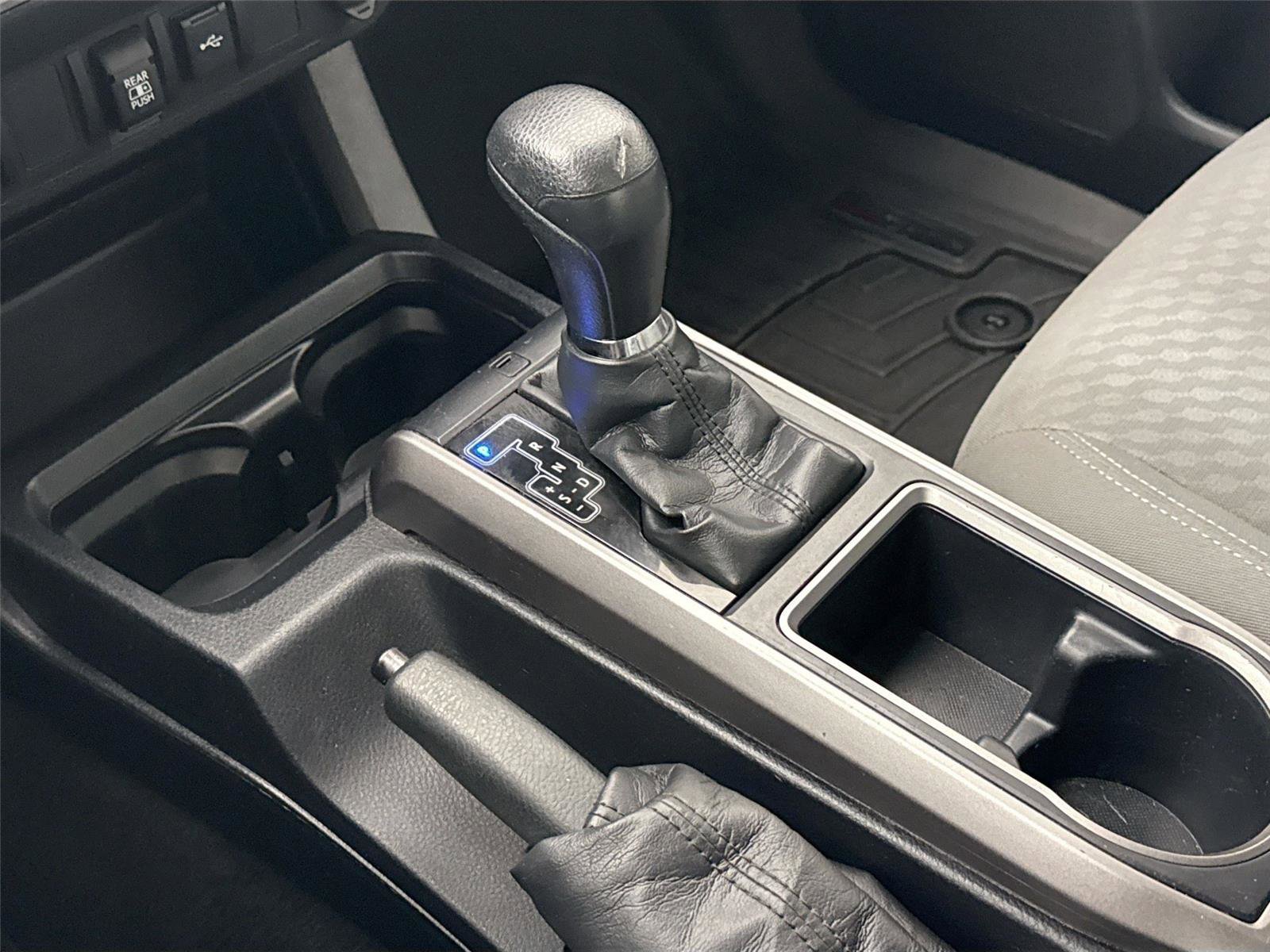 Used 2020 Toyota Tacoma SR5 AWD/4WD image 24